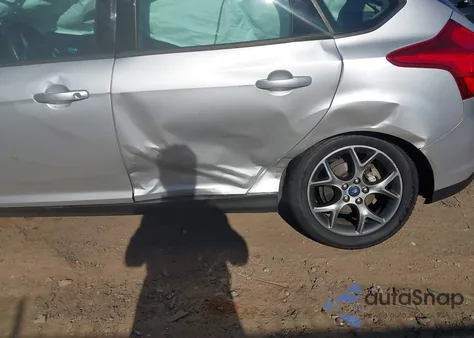 2014 Ford Focus Se z USA, uszkodzony, nr VIN 1FADP3K28EL103031